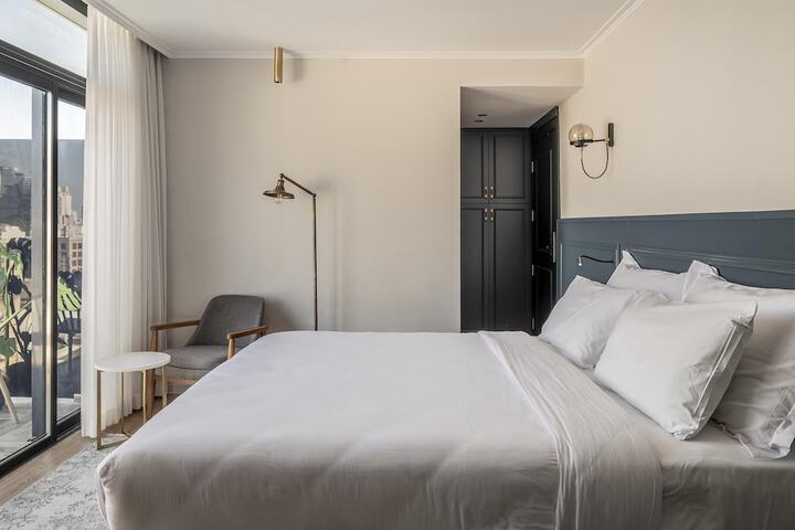 Room 8 of 38