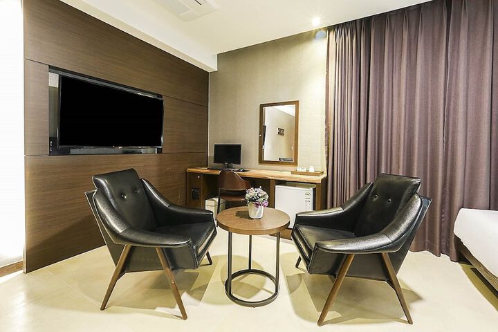 Room 10 of 55