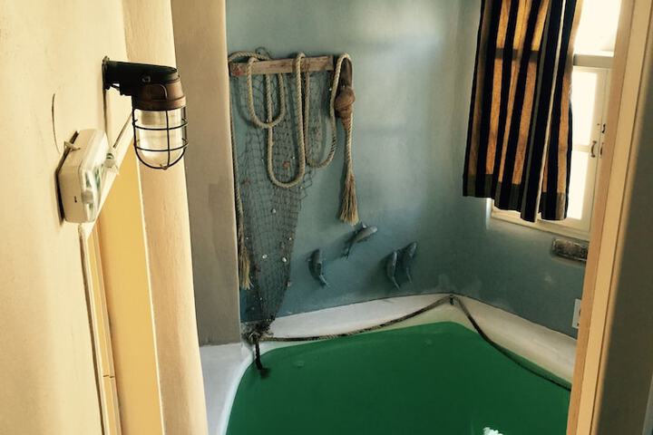 Room 25 of 142