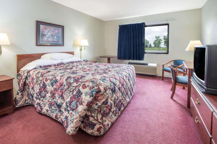 1 King Bed (7 of 11)
