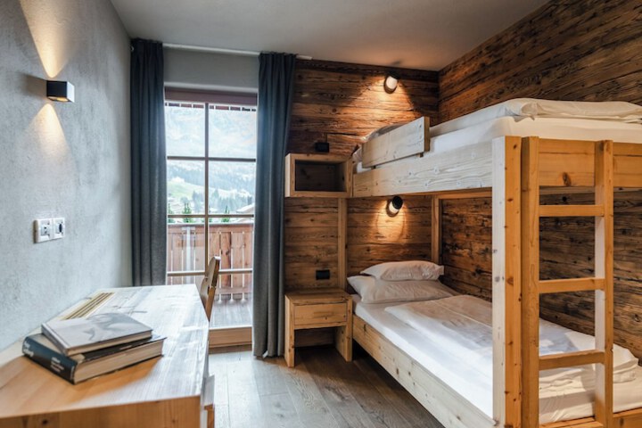 Room 10 of 101