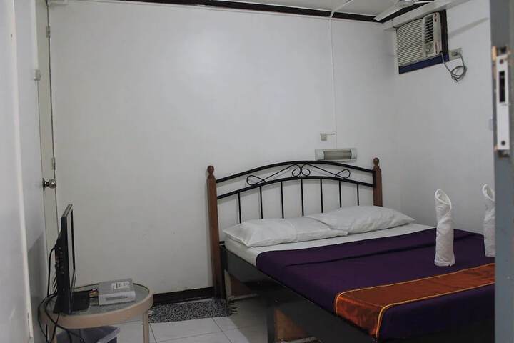 Room 8 of 32