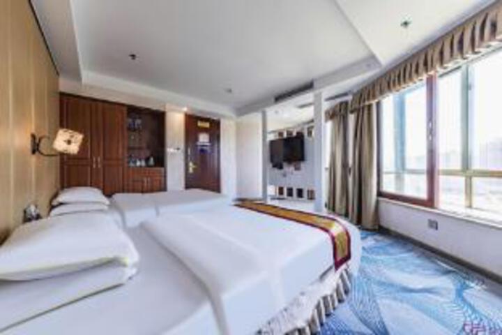 Room 12 of 14