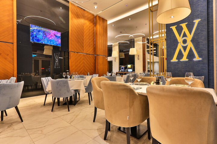 Dining 43 of 76