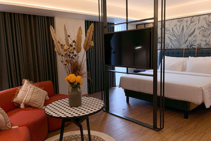 Room 16 of 68