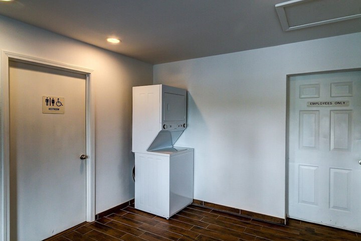Room 28 of 33