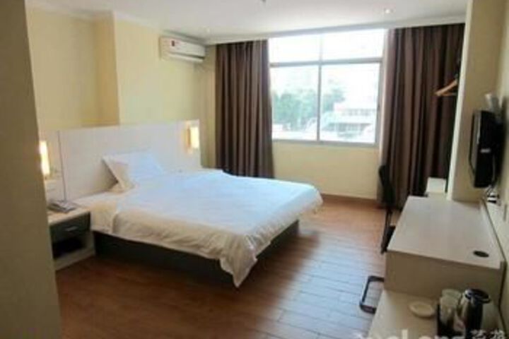 Room 26 of 34
