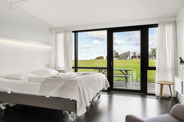 Room 11 of 49