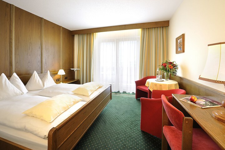 Room 2 of 8