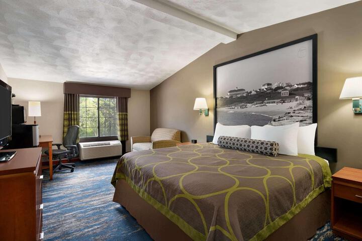 1 King Bed (1 of 7)