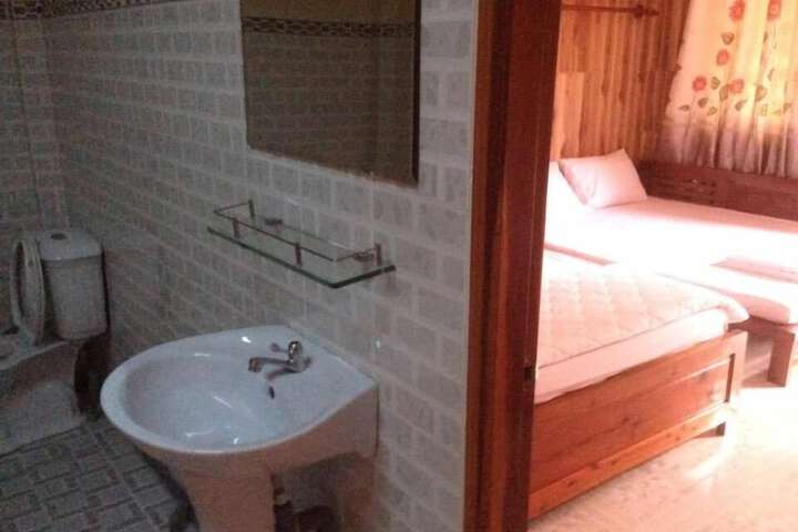Room 10 of 27