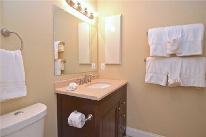 Room 8 of 27