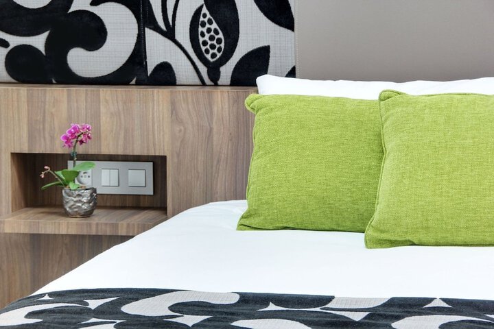 Room 16 of 42