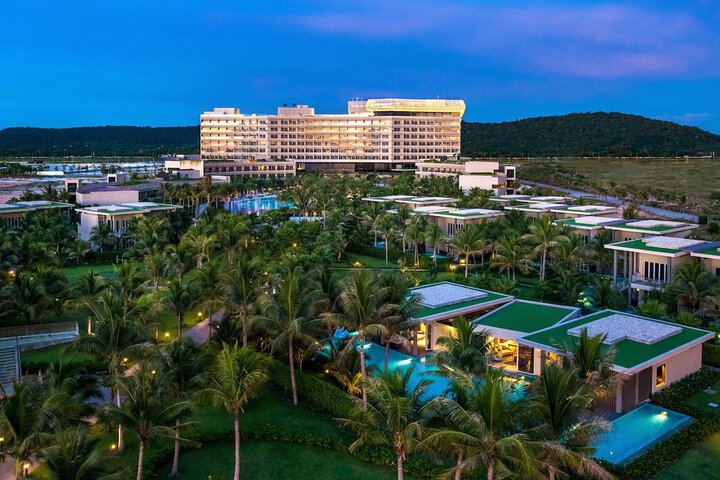 Hotel Exterior 67 of 77