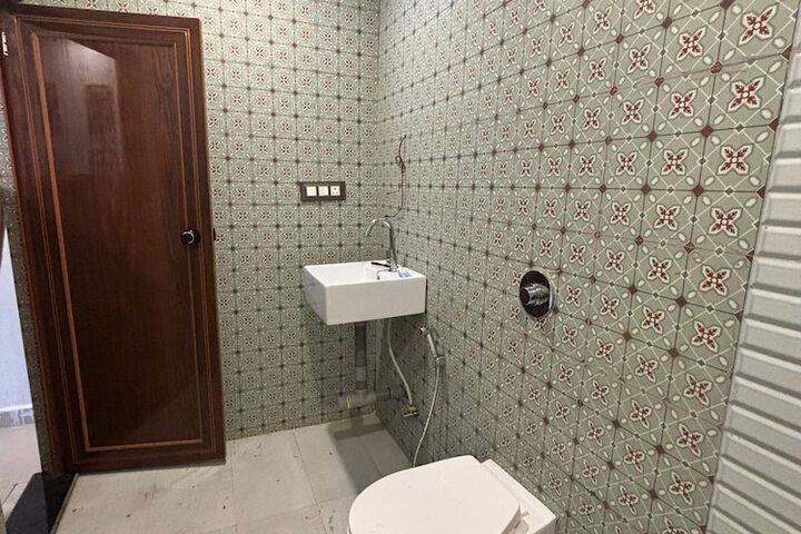 Room 25 of 46
