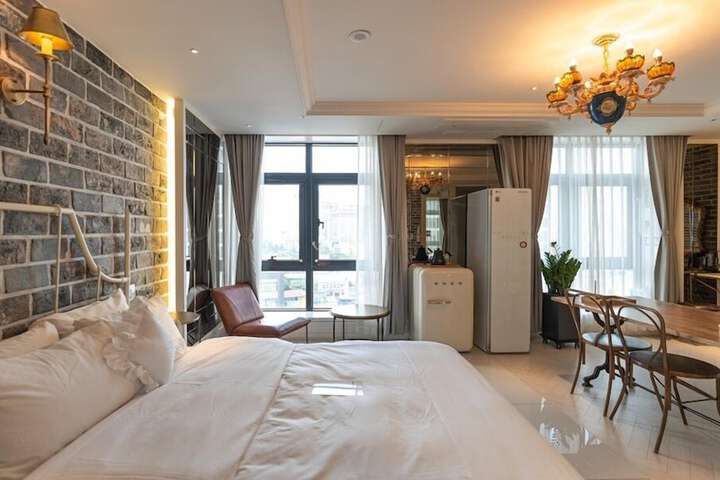 Room 10 of 61