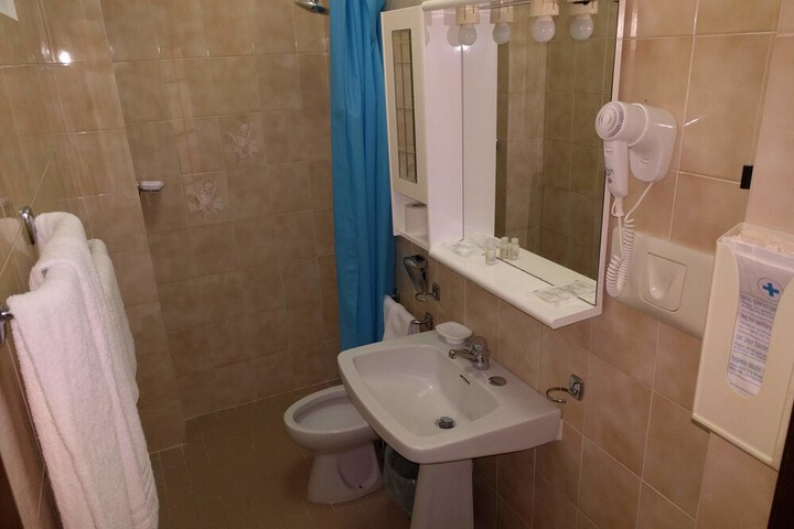 Room 20 of 36