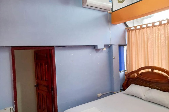 Room 10 of 27