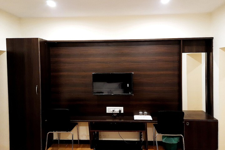 Room 9 of 37