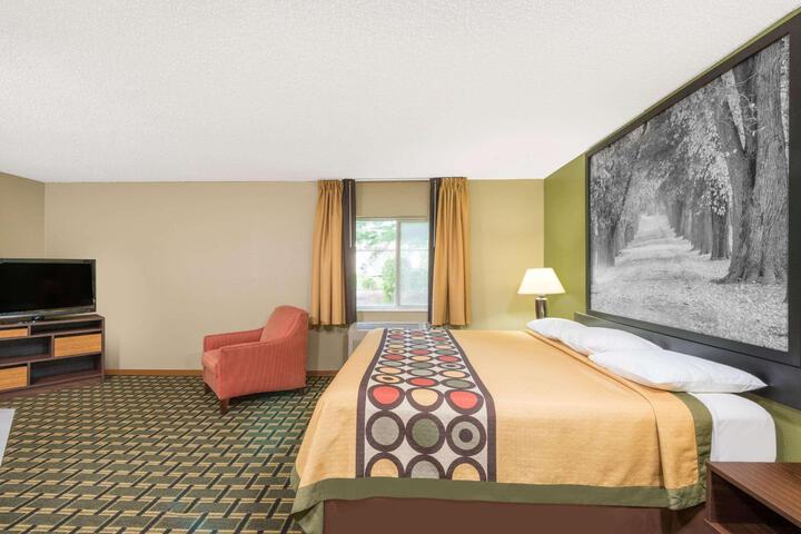 1 King Bed (8 of 17)