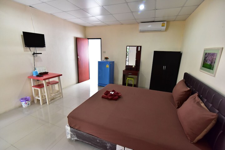Room 2 of 27