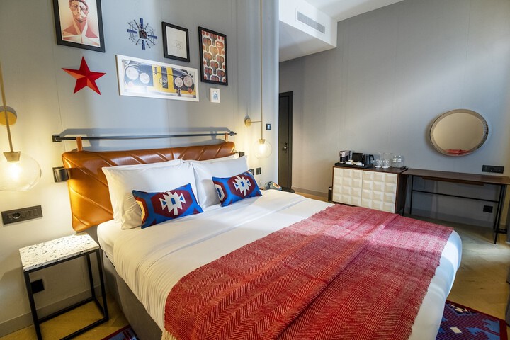 Room 20 of 147