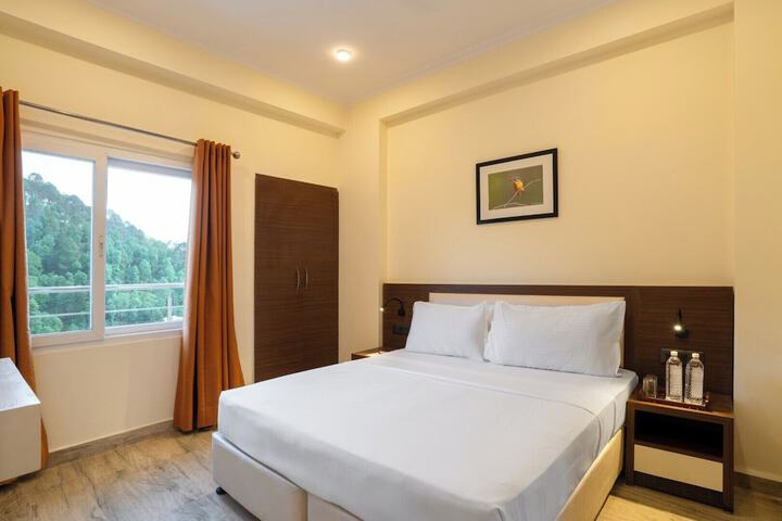 Room 6 of 25