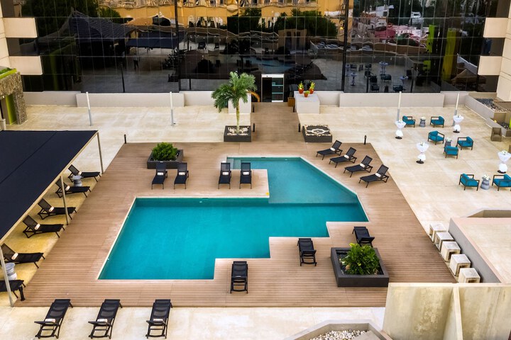 Pool Hotel