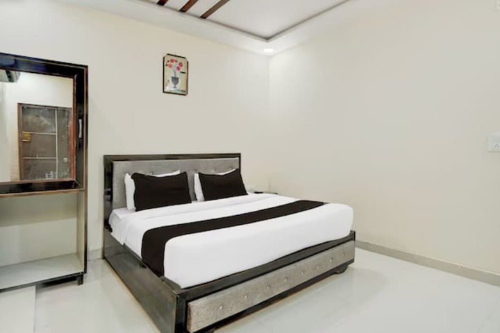 Room 8 of 14