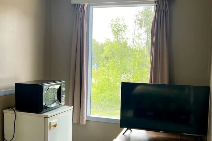 Room 7 of 9