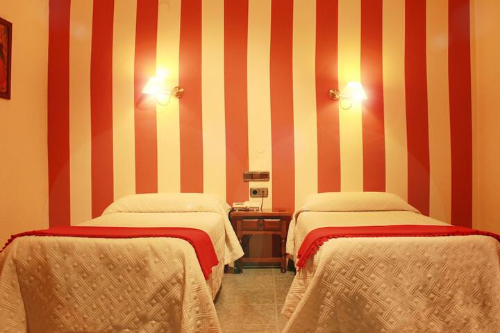 Room 8 of 28