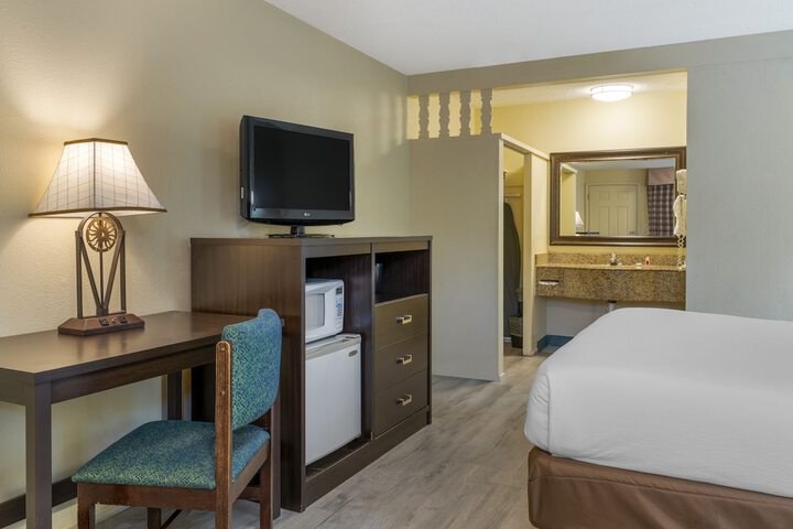 Room 10 of 48