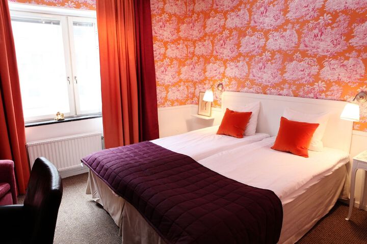 Room 9 of 94