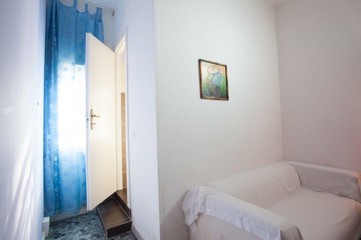 Room 15 of 68