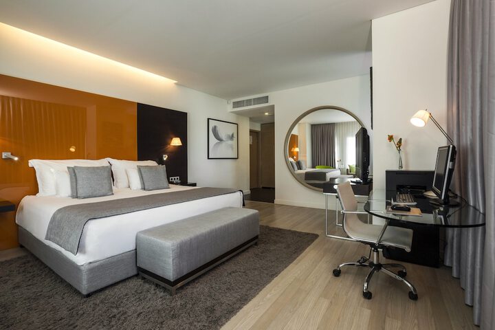 Room 14 of 143