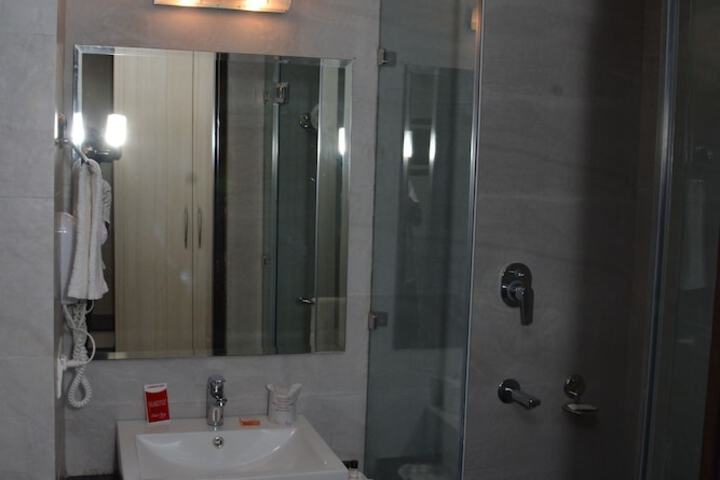 Room 15 of 32