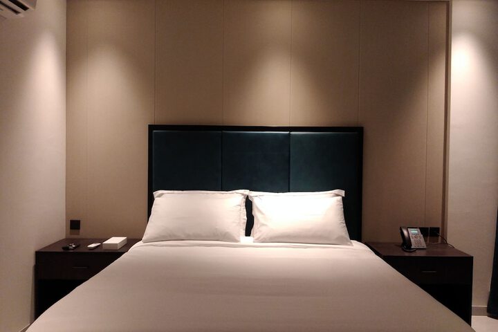 Room 5 of 13