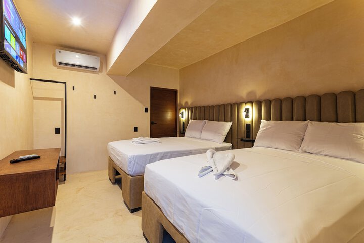 Room 17 of 28
