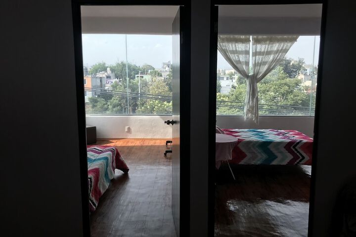 Room 10 of 32
