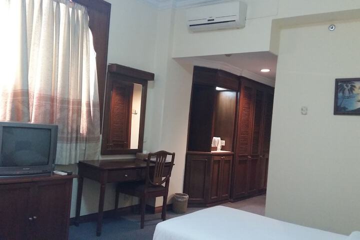 Room 32 of 72