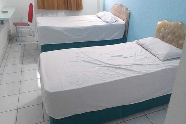 Room 6 of 9
