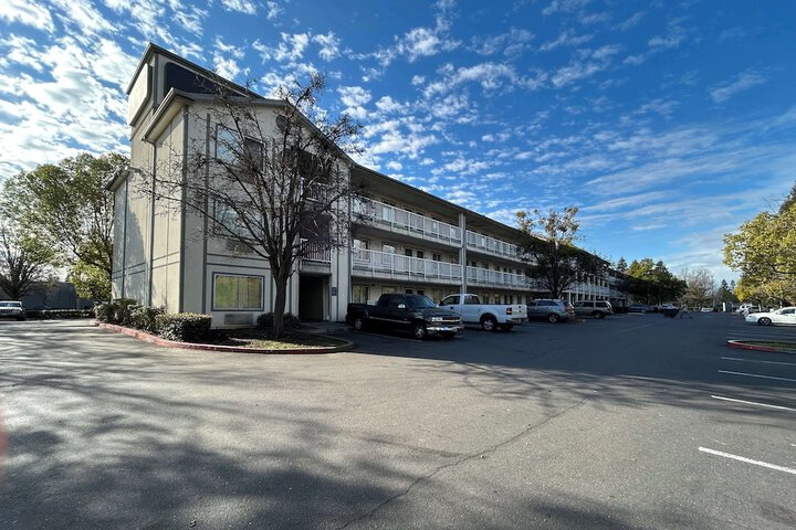 Hotel Entry