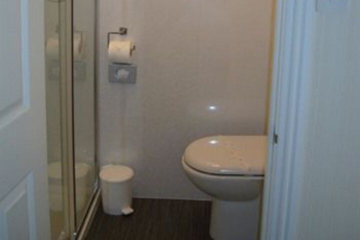 Room 2 of 32