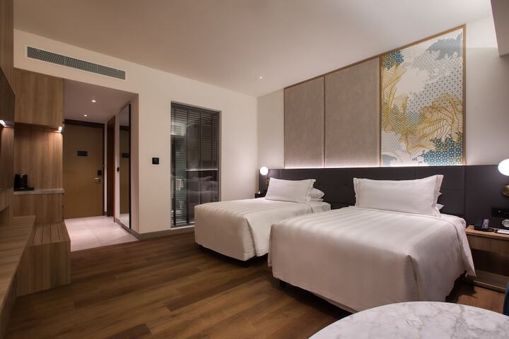 Room 11 of 84