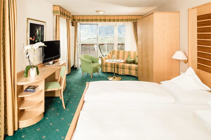 Room 12 of 48