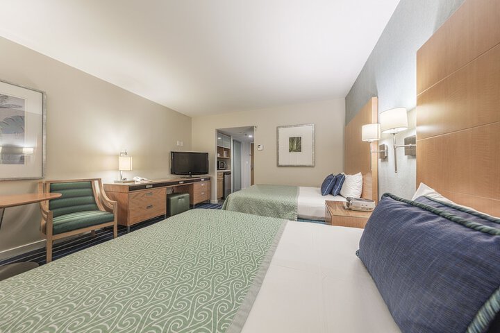 Room 33 of 213