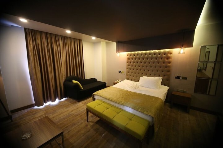Room 12 of 44