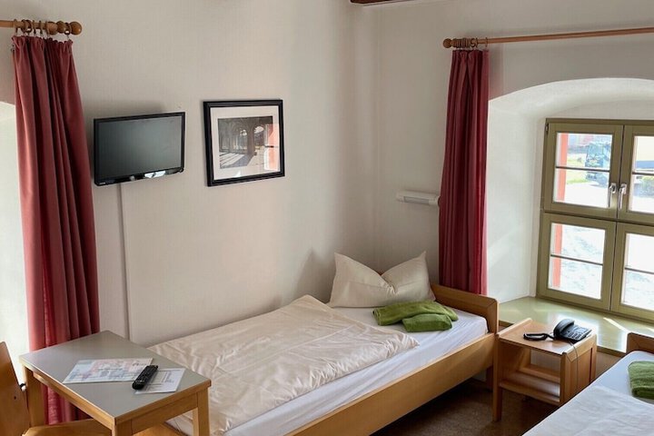 Room 10 of 36