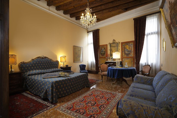 Room 6 of 72