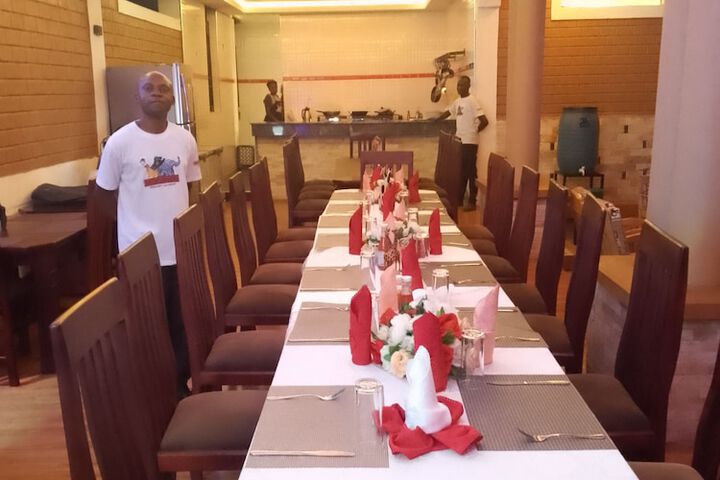 Dining 6 of 11